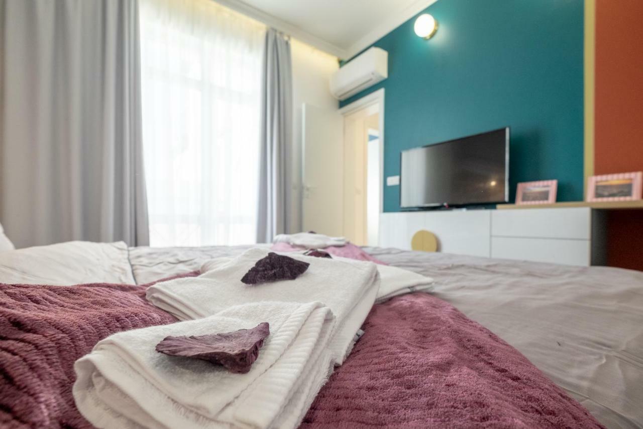 Vitosha Blvd 3-Bedroom, 2-Bathroom Lux Suite Sofia Exterior photo