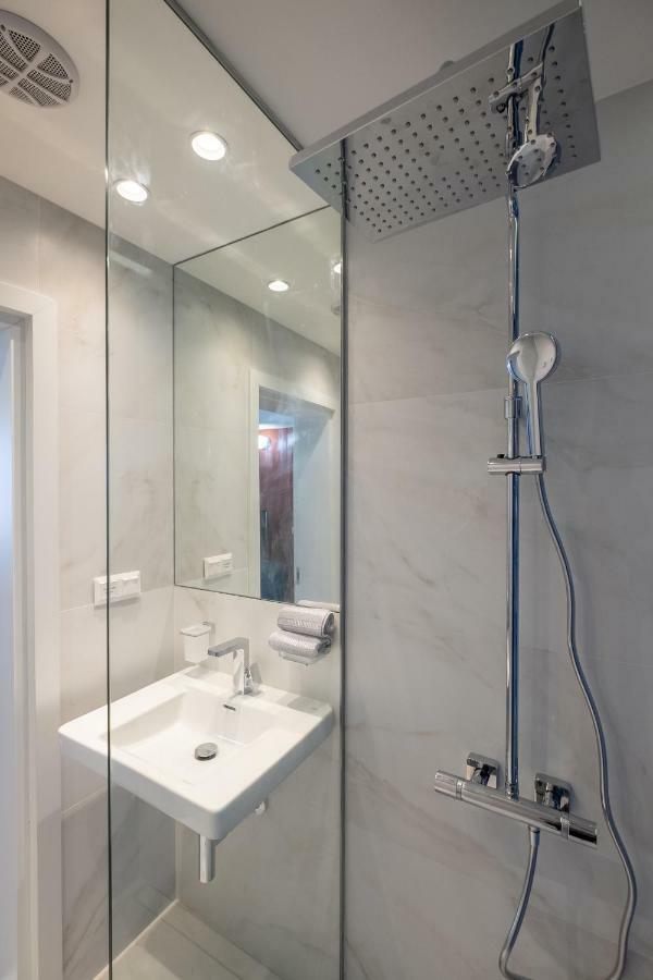 Vitosha Blvd 3-Bedroom, 2-Bathroom Lux Suite Sofia Exterior photo